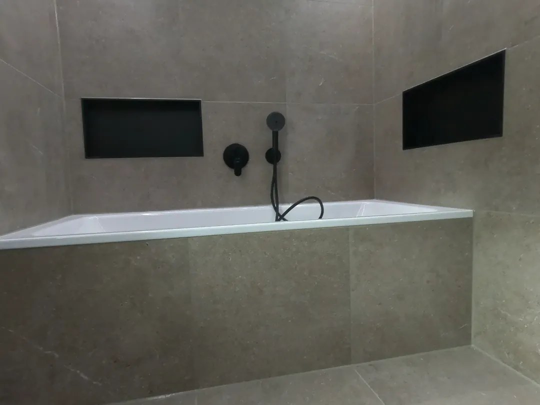 Badsanierung Dortmund – Detail der fertig sanierten Badewanne