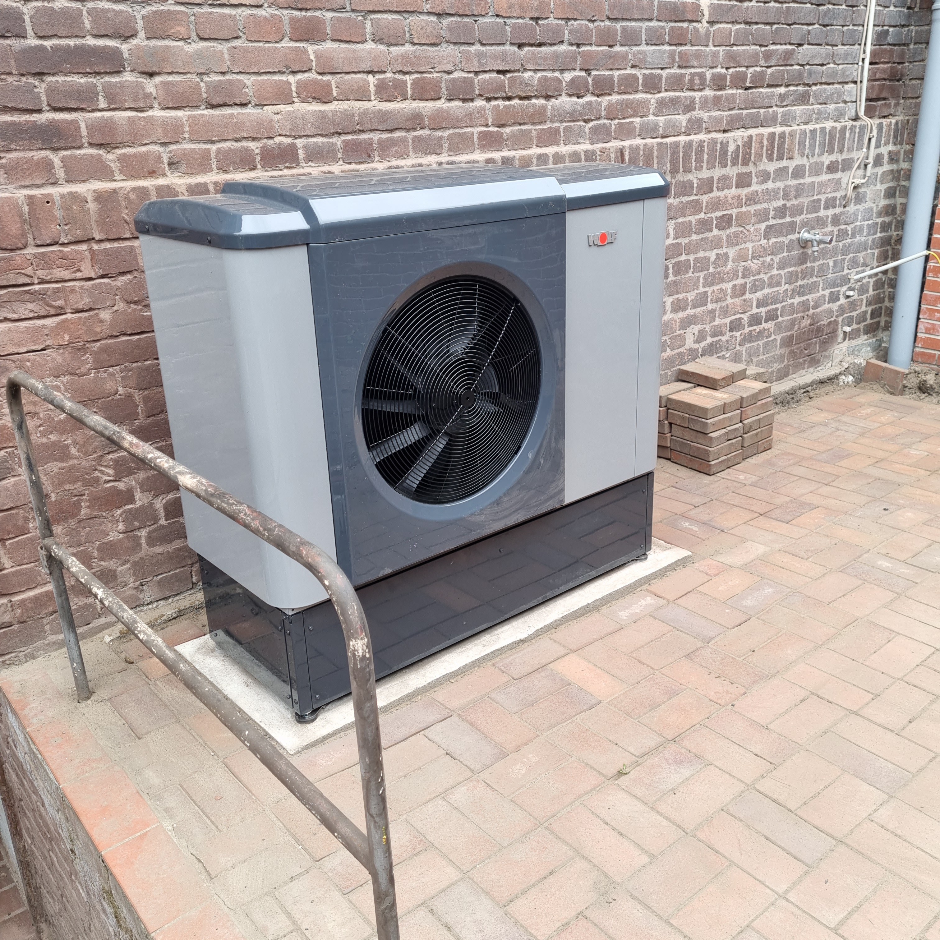 Wärmepumpe im Außenbereich