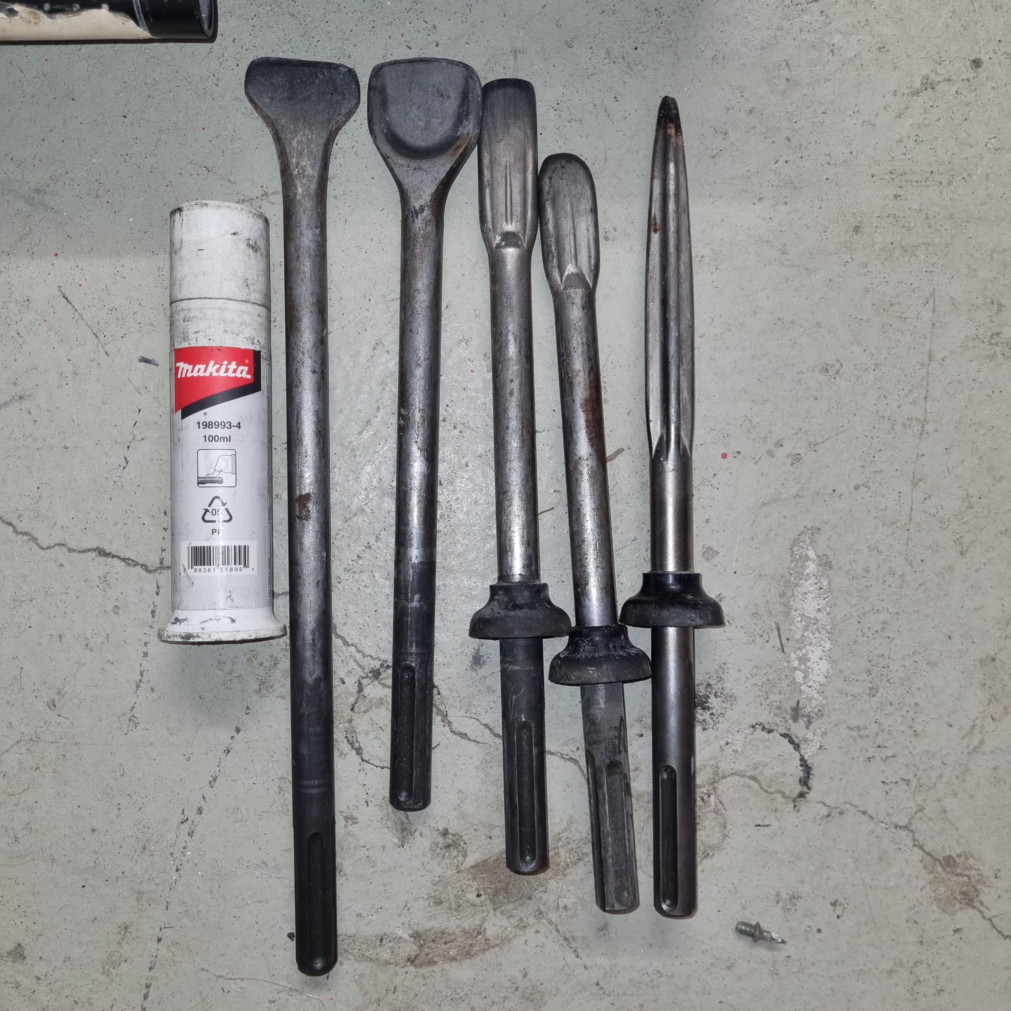 Verschiedene SDS-Max-Meißel für den Makita HR 4013 C